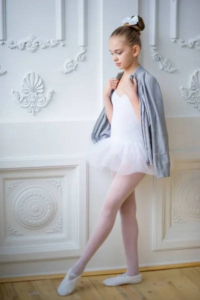 Junge Balletttänzer lernen die Lektion — Stockfoto