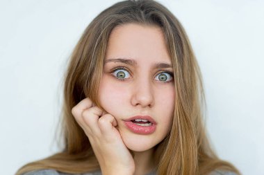 Genç kız izole poz duygusal