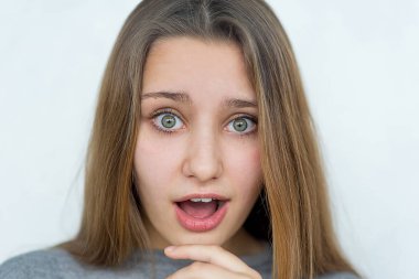 Genç kız izole poz duygusal