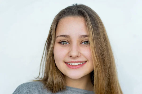 Teenager girl posing on white background isolated — Stock Photo, Image