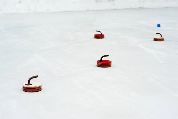 Pierres à friser sur la glace — Photo