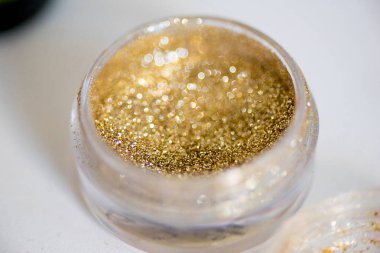 pullu olarak tüpler makyaj