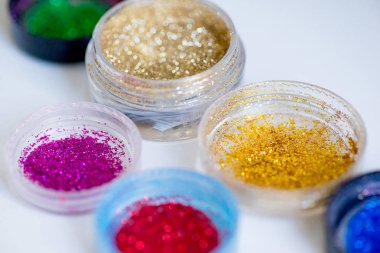 pullu olarak tüpler makyaj