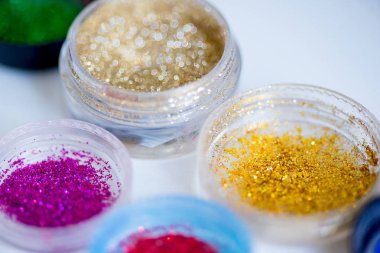 pullu olarak tüpler makyaj