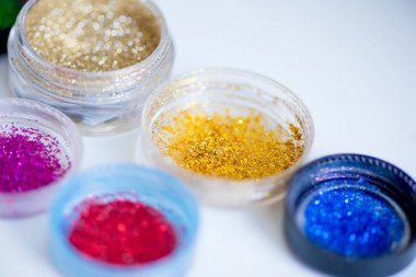 pullu olarak tüpler makyaj