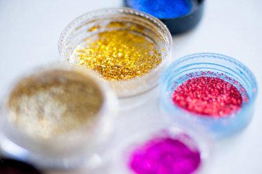 pullu olarak tüpler makyaj