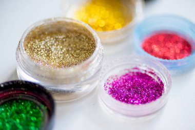 pullu olarak tüpler makyaj