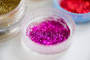 pullu olarak tüpler makyaj