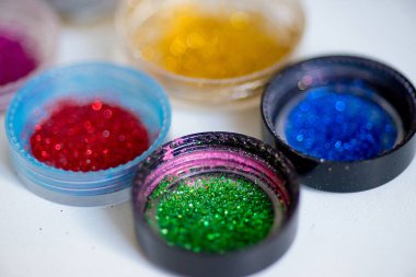 pullu olarak tüpler makyaj