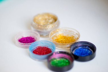 pullu olarak tüpler makyaj