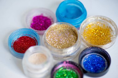 pullu olarak tüpler makyaj