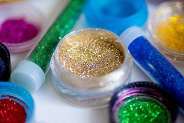 pullu olarak tüpler makyaj