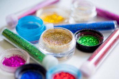 pullu olarak tüpler makyaj