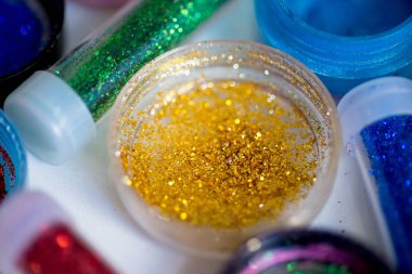 pullu olarak tüpler makyaj