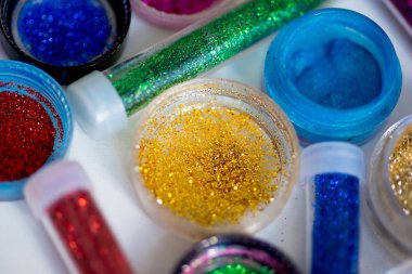 pullu olarak tüpler makyaj