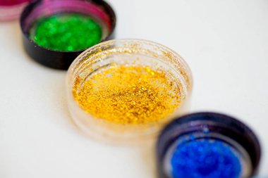 pullu olarak tüpler makyaj