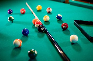 Bilardo masası ile'den aksesuarlar