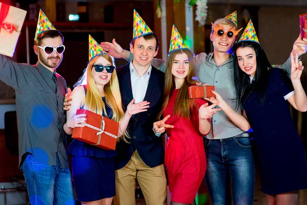 Young volkeren verjaardagsfeestje — Stockfoto