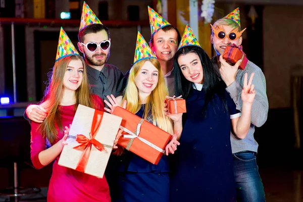 Young volkeren verjaardagsfeestje — Stockfoto