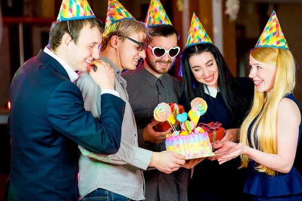 Fiesta de cumpleaños de los jóvenes — Foto de Stock