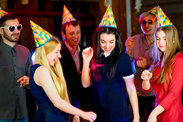 Ung bemannar födelsedagsfest — Stockfoto