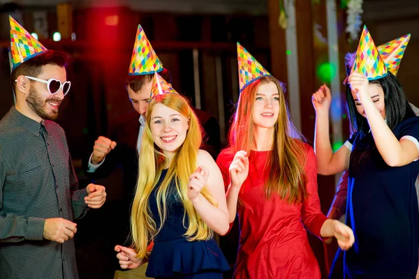 Young volkeren verjaardagsfeestje — Stockfoto