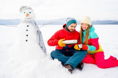 Çiftler iyi vakit geçiriyor.