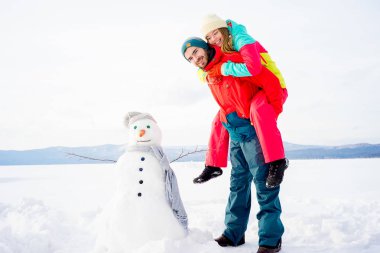 Çiftler iyi vakit geçiriyor.