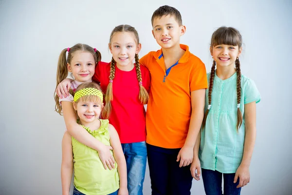 Niños felices sonriendo —  Fotos de Stock