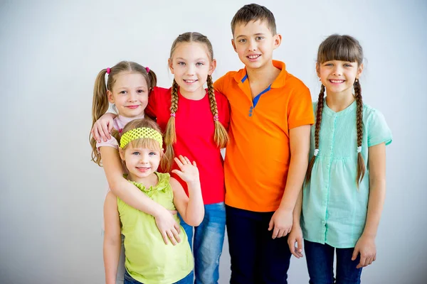 Gelukkige jonge geitjes glimlachen — Stockfoto