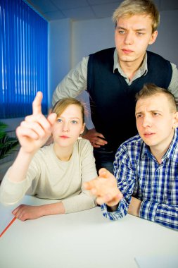 Fikirleri tartışmak takım