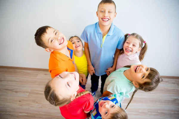 Cerchio bambini felici — Foto Stock