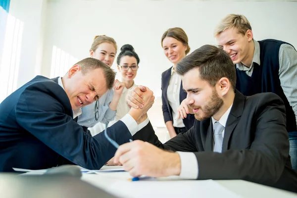 Konfrontasjon i embetet – stockfoto