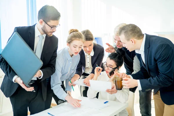 Amministratore delegato femminile sotto stress — Foto Stock