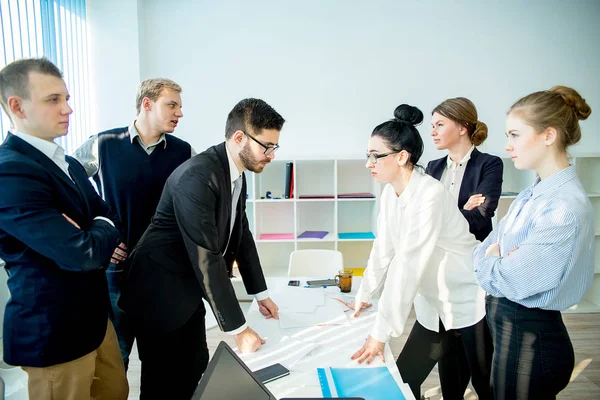 Confronto tra uomini e donne — Foto Stock