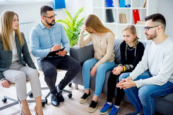 Unruhiges Teenie-Mädchen — Stockfoto