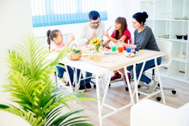 Aile yumurta dekorasyon