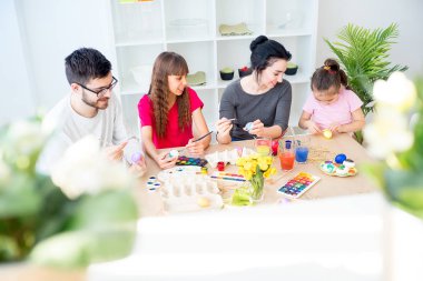 Aile yumurta dekorasyon