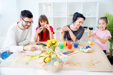 Aile yumurta dekorasyon