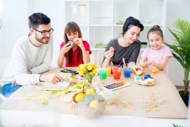 Aile yumurta dekorasyon