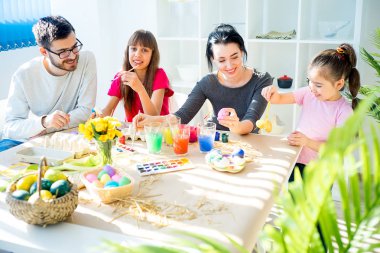 Aile yumurta dekorasyon