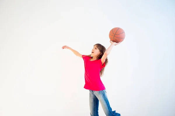 女の子のバスケット ボール — ストック写真