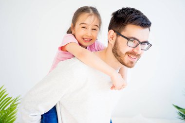Aile Eğleniyor