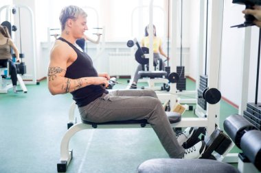 Adam iş vasıl jimnastik salonu