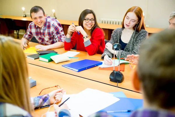 Étudiants sur une leçon — Photo