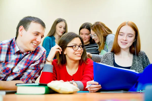 College studerende på en lektion - Stock-foto