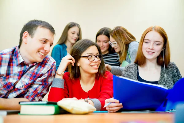 Étudiants sur une leçon — Photo