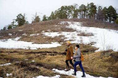 Fotoğrafçılar ormandaki