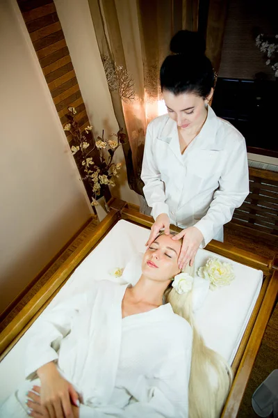 Sesji masażu twarzy — Zdjęcie stockowe