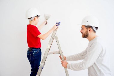 Baba ve oğul birlikte çalışma